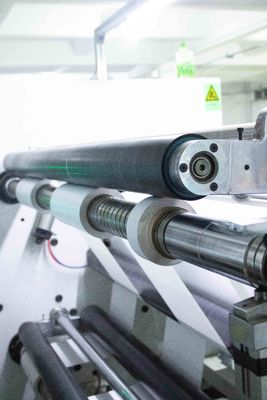 Καλή τιμή Ανθεκτικός στην φθορά PE επικαλυμμένος χαρτί κυλίνδρους 200u πάχος επιφάνειας τύπου ακρυλικής κόλλας σε απευθείας σύνδεση