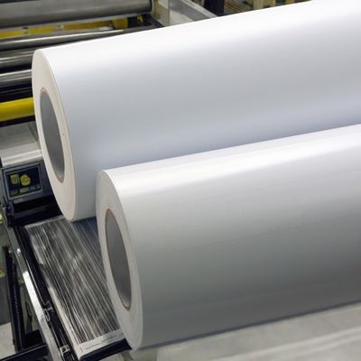 Καλή τιμή 80g Ετικέτα από επικαλυμμένο χαρτί με μόνιμη ακρυλική πρόσφυση ιξώδους ποιότητας και λευκό χαρτί από γυαλί σε απευθείας σύνδεση